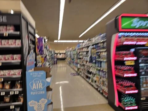 2 May 2026 Long Beach, California - Walking Inside of Grocery Retailer Store Fotos Stock