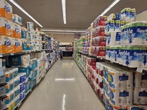 2 May 2026 Long Beach, California - Walking Inside of Grocery Retailer Store 库存照片