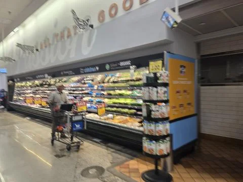 2 May 2026 Long Beach, California - Walking Inside of Grocery Retailer Store Fotos Stock