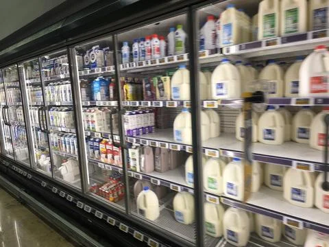 2 May 2026 Long Beach, California - Walking Inside of Grocery Retailer Store Fotos Stock