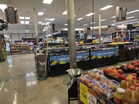 2 May 2026 Long Beach, California - Walking Inside of Grocery Retailer Store Fotos Stock