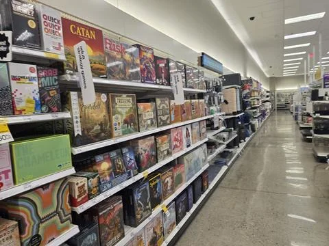 2 May 2026 Long Beach, California - Walking Inside of Grocery Retailer Store Fotos Stock
