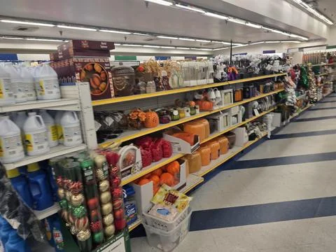 2 May 2026 Long Beach, California - Walking Inside of Target Retailer Store Fotos de archivo