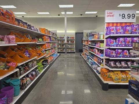 2 May 2026 Long Beach, California - Walking Inside of Target Retailer Store Fotos de archivo