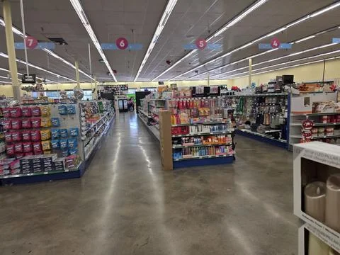 2 May 2026 Long Beach, California - Walking Inside of Target Retailer Store 库存照片