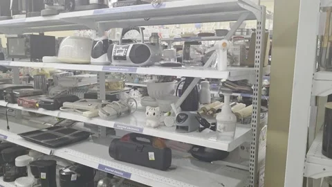 2 May 2026 Los Angeles, California - Walking Savers Thrift Supermarket Видео 342086112