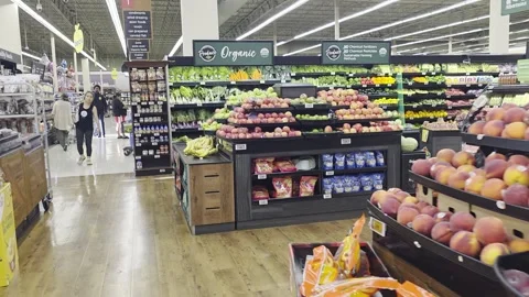 2 May 2026 Los Angeles, California - Walking Ralphs Grocery Supermarket Store Vidéo 342340059
