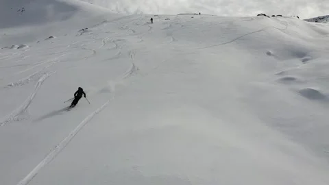 2 men Skiing down some fresh powder Stock Footage 161077796
