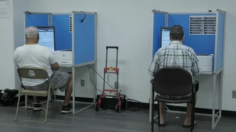 2 MEN VOTING IN 2020 ELECTION - PEOPLE VOTE - CASTING BALLOTS Vídeo Stock 141550440