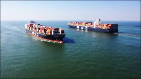 2 MSC container ships crossing Stockbeeldmateriaal 117716950