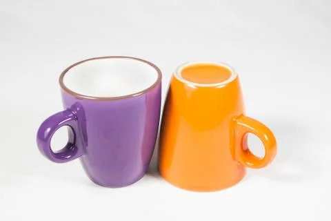 2 muggs one upside down 库存照片