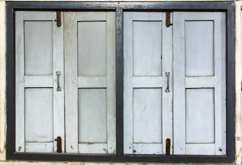 2 old windows 스톡 사진