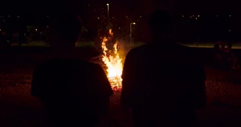 2 people silhouette from the back looking a bonfire Stock Footage 277351845