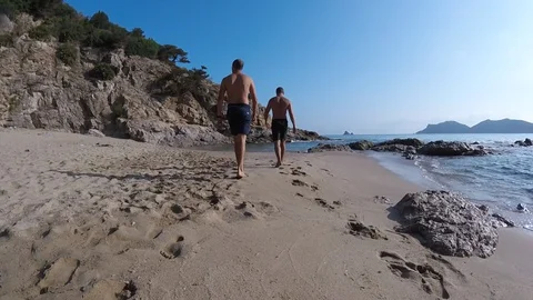 2 people walk in the beach Stock-Footage 129733037