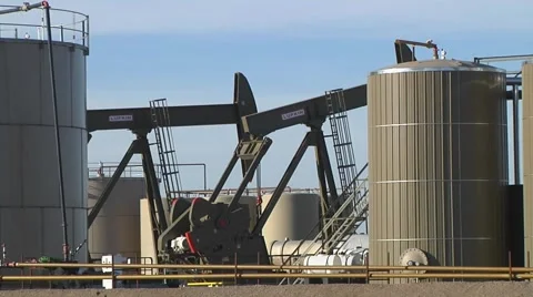 2 Pumping Units Looking Through Tanks 動画素材 43045568