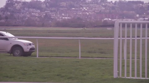 2 race horses pass 動画素材 48897627