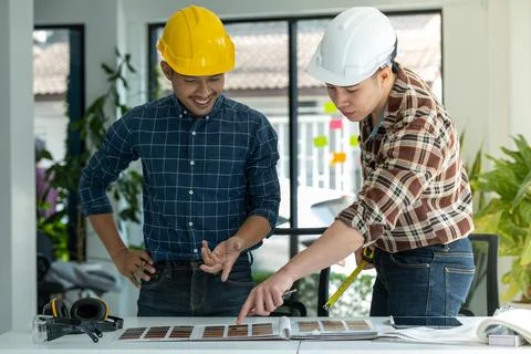 2 smart engineer discussion before work Stock-Fotos