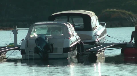 2 speedboats moored. 库存影片 38033501