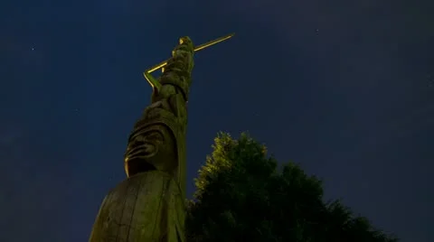 2 Time Lapse night shots of Native Totem Poles in Stanley Park, Vancouver Video stock 12516178