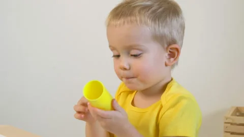 A 2-year-old preschool kid  making christmas tree from modeling clay (compound) Vídeos de archivo 99525326