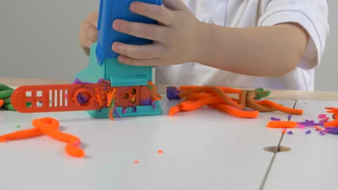 A 2-year-old preschool kid playing with modeling clay (compound) 库存影片 104197078