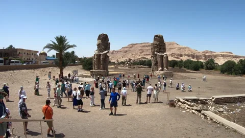 20 People Visiting The Colossi Of Memnon In Luxor Egypt Stock-Footage 336962205