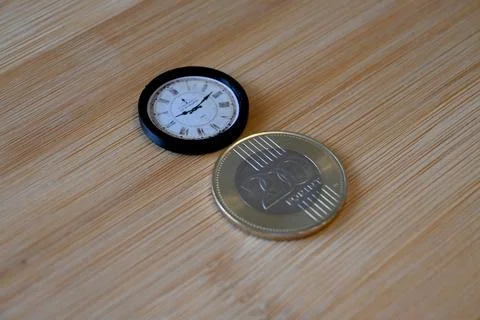 200 forint coin on table with small clock Fotos Stock
