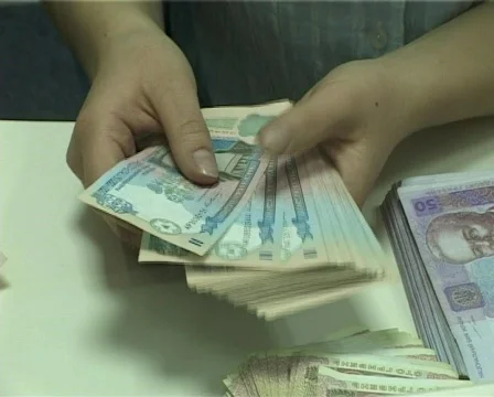 200 Grivnas counting Видео 351907