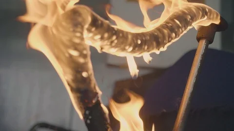 200fps slow motion flame fire chair close up Stockbeeldmateriaal 109351354