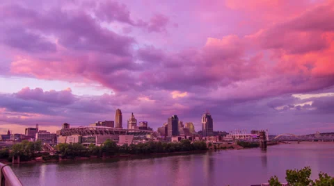 201 Cincinnati ar the sun sets Stock Footage 32286554