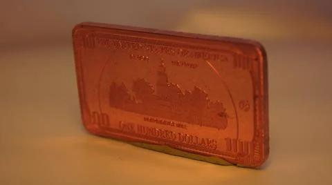 2014:.Rectangular On Hundred Dollar Coin Rotating In Clockwise Motion 스톡 사진