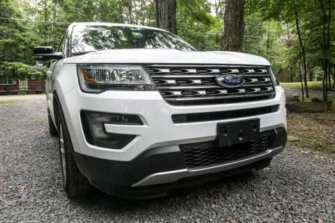 2016 white Ford Explorer Stock Photos
