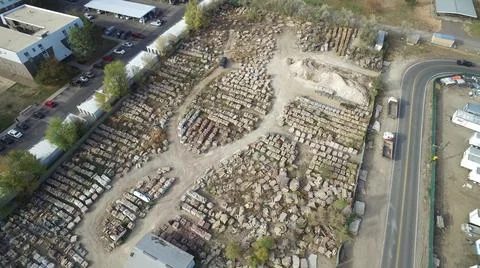 2016:HIDDEN LAKE COLORADO.The Aggregation Of Objects Look Like Wreck On Either Stockfoto's