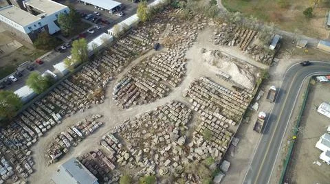 2016:HIDDEN LAKE COLORADO.The Aggregation Of Objects Look Like Wreck On Either Foto stock
