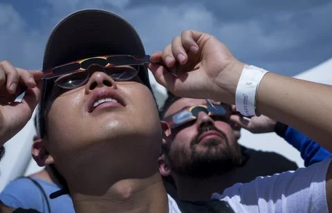 2017 Solar Eclipse in Downtown Miami, USA - 21 Aug 2017 Fotos Stock
