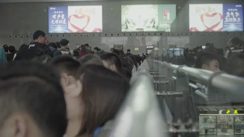 2019 Jun 09, Jiaxing. Crowd of people waiting in long queue 動画素材 345723171