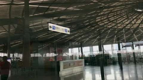 2019 Jun 09, Jiaxing. Empty modern train station service area Vídeos de archivo 345725299