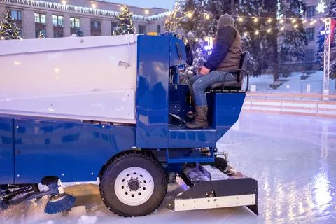 20190112-DSA machine for restoring or smoothing ice rides on an ice rink iCF6316 Stock Photos