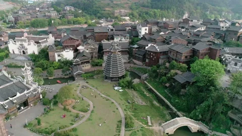 2020 Jun 01, Guizhou. Tiny Figures Relaxing 스톡 동영상 335773263