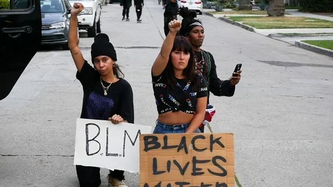 2020 - Protesters fall to their knees during a Black Lives Matter BLM march in Stock-Footage 132193538