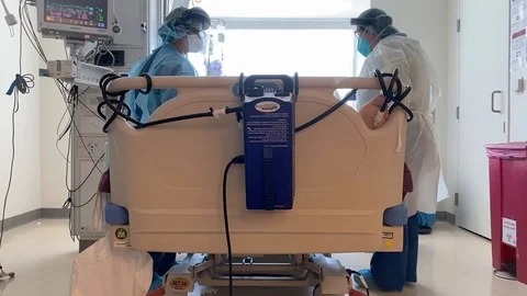 2020 U.S. Air Force critical care nurse and medical technician treat COVID-19 Stock Footage