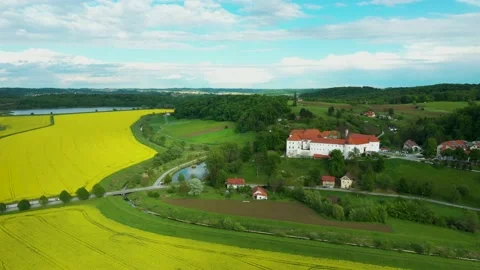 20200502 DRONE rapeseed fields with castle background 02 4 Stockbeeldmateriaal 131363183
