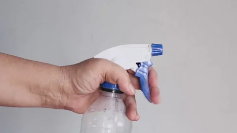 2020.0515 hand spraying Stock Footage 130928696