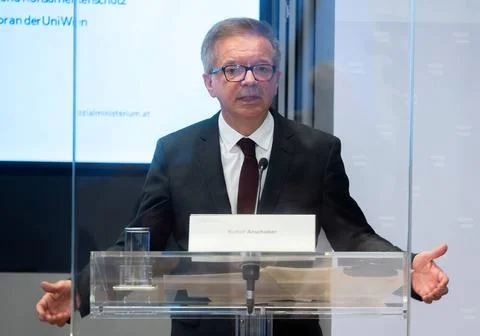 20201001 Presentation of the first study results on the social consequence... Fotos de archivo