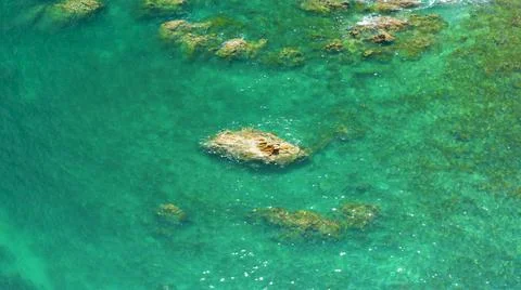 2020:PALMILLA BEACH BCS MEXICO.Big Solid Rocks On The Blue Sea Water Foto stock