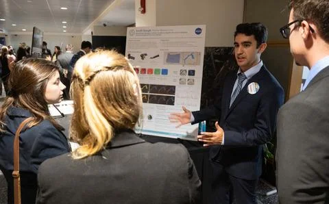 2023 DEVELOP Day. Students and young professionals discuss their projects d.. Foto stock