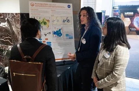 2023 DEVELOP Day. Students and young professionals discuss their projects d.. 库存照片