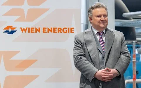  20231205 Wien Energie nimmt Europas leistungsstaerkste Waermepumpe in Bet... Stock Photos