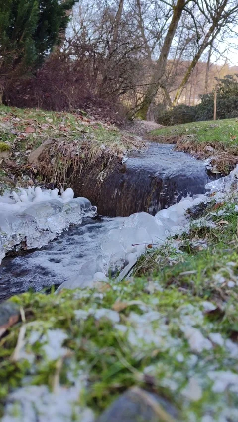 20240110 4K 60 mountain stream in winter close up 9x16 스톡 동영상 273517007