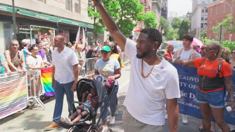 2025 NYC Pride March is opened on Fifth Avenue in New York City. Vídeo Stock 312408334